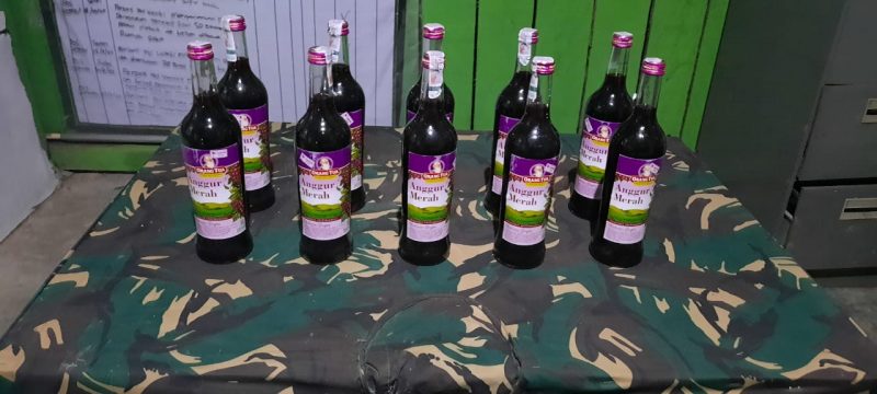 Menjelang Bulan Desember, Satgas Yonif Raider 100/PS Pos Wembi Gagalkan Pemuda Bawa Miras Saat Gelar Sweeping