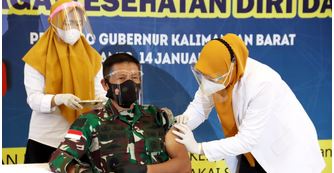 Jadi Orang Pertama Penerima Vaksin Covid-19 di Kalbar, Pangdam XII/TPR : Masyarakat Tidak Perlu Takut