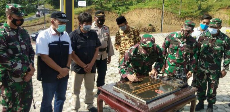 Pangdam IV/Diponegoro Teken Prasasti Sentra Ekonomi Masyarakat Darmakradenan