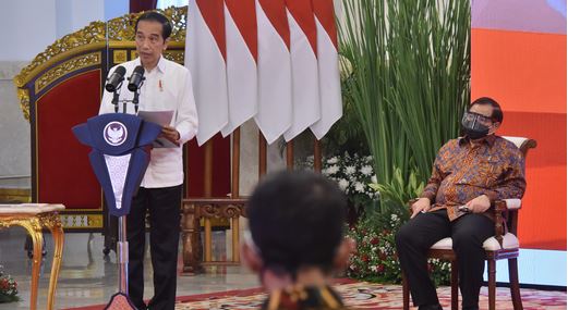 Presiden Jokowi,  Minta Menteri dan Gubernur Kawal Proses Penyaluran Bansos