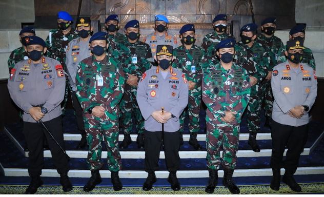 Kunjungi KSAU, Kapolri Harap Sinergitas dari Atas Hingga Bawah  dalam Tegakkan Disiplin Prokes