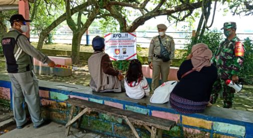 Petugas Gabungan Edukasi Pengunjung Waduk Bade Boyolali
