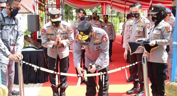 Kapolri Resmikan Kampung Tangguh dan Aplikasi Polisi Dulur Kito, di Palembang
