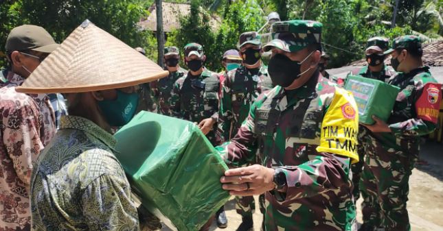 Danrem 081/DSJ Dampingi Tim Wasev Tinjau TMMD di Pacitan