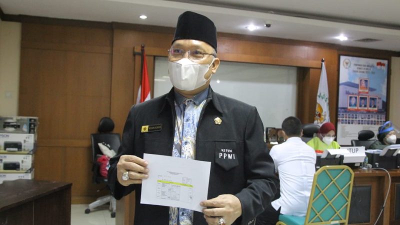 Ketum PPWI Wilson Lalengke Jalani Vaksinasi Tahap Pertama di Gedung DPD-RI