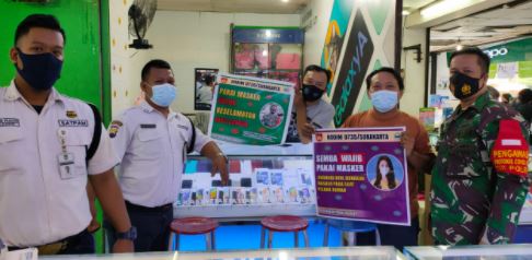 Babinsa Adakan Penerapan PPKM di Mall Matahari Singosaren