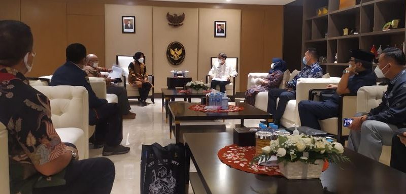 Bersama Walikota dan DPRD, Karang Taruna Sawahlunto Audiensi dengan Mensos
