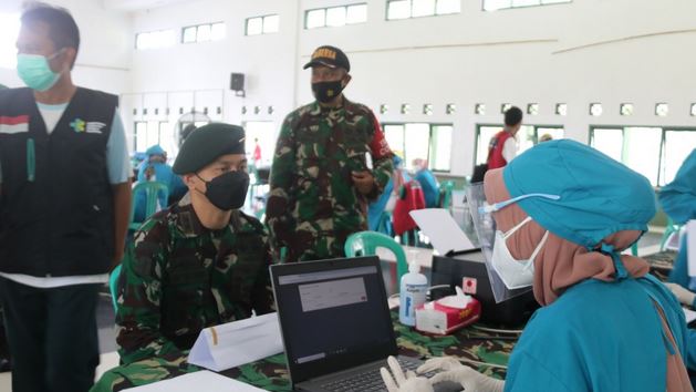 Buktikan Vaksin Covid 19 Aman, Yonif Raider 300 Laksanakan Vaksin.