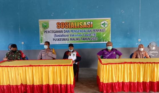 Babinsa Koramil 13/Pangkoh dampingi Warga Binaannya dalam Vaksinasi