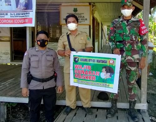 Babinsa Koramil 08/Mantangai Dampingi Purnawirawan TNI AD dan Warakawuri Melaksanakan Vaksin