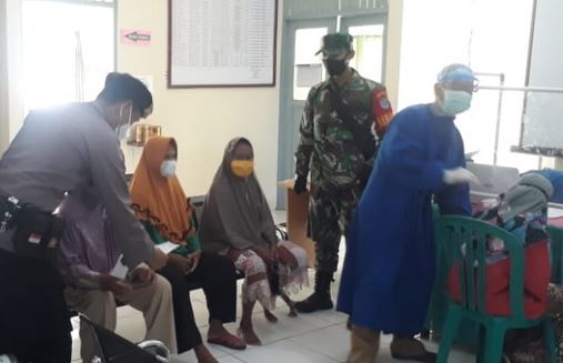 Koramil 1011-07/Kapuas Barat Monitoring Vaksinasi Lansia