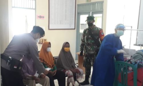 Koramil 1011-07/Kapuas Barat Monitoring Vaksinasi Lansia