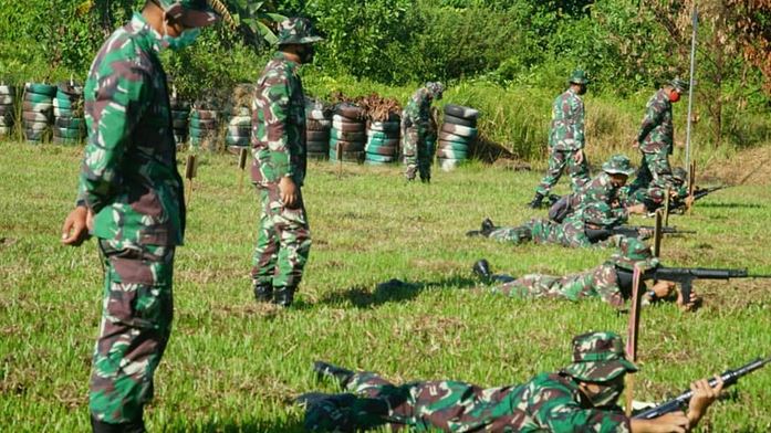 Kodim 1011/Kuala Kapuas Menggelar Kegiatan Menembak Senjata Ringan