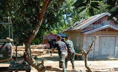 Pelda Nur H. Memimpin dalam Pengiriman Materil