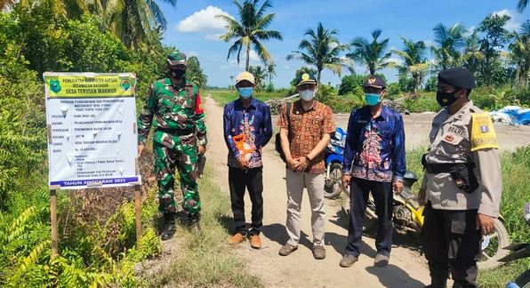 Babinsa Koramil 1011-04/Selat Monitoring dan Evaluasi (Monev) Dana Desa dan Alokasi Dana Desa Tahap I Tahun 2021