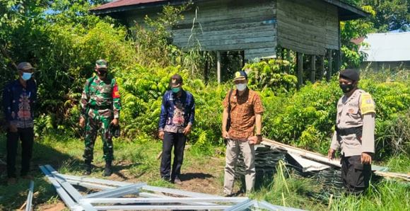 Anggota Koramil 1011-04/Selat Monitoring dan Evaluasi (Monev) Dana Desa dan Alokasi Dana Desa Tahap I Tahun 2021