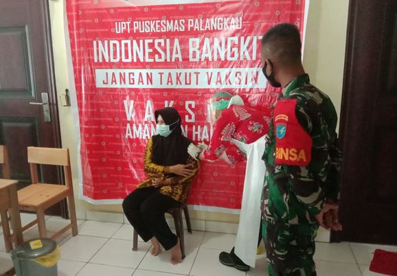Serda Rakha Dampingi Masyarakat untuk Vaksinasi