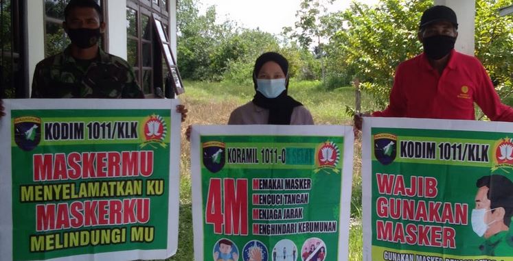 Anggota Koramil 05/Pulau Petak Monitoring Desa Tangguh Tangkal Covid-19 Di Wilayah Binaannya