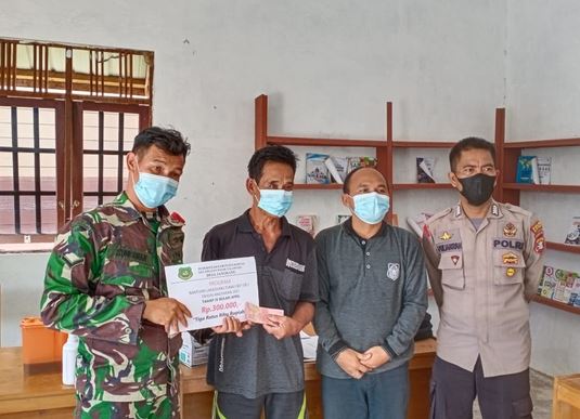 Babinsa Koramil 1011-13/Pandih Batu Monitoring Vaksinasi Lansia