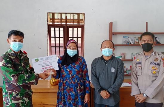 Serda Suherman Dampingi Penyaluran BLT Dana Desa