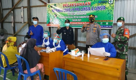 Koptu M. Sidiq Dampingi Vaksinasi Lansia, Pelayanan Publik, dan Tenaga Pendidik Tahap I
