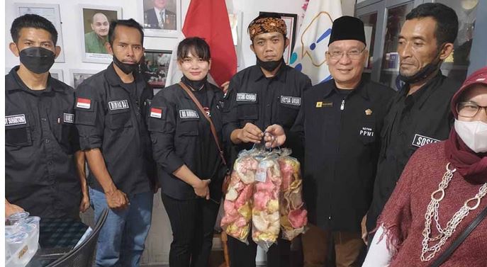 Ketum PPWI Terima Kunjungan Silahturahmi Rombongan Komunitas Seni Kuningan