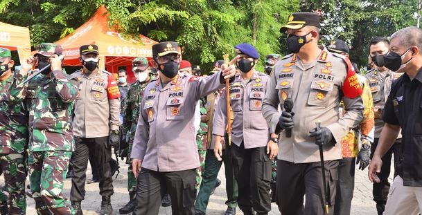 Panglima TNI dan Kapolri  Cek Langsung Vaksinasi Keliling TNI dan Polri