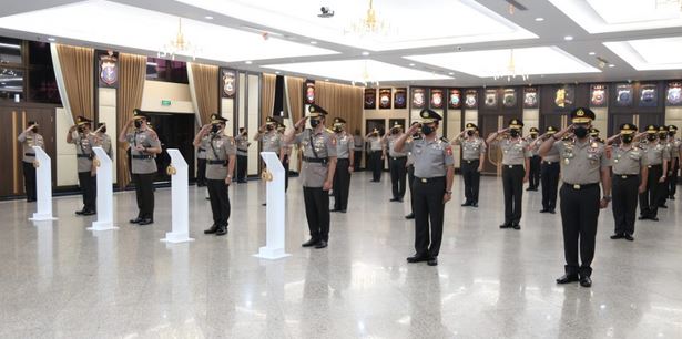 Lantik AS SDM, Kapolda Aceh dan Kadiv TIK, Kapolri: Dukung dan Tuntaskan Program Pemerintah Tangani Covid-19