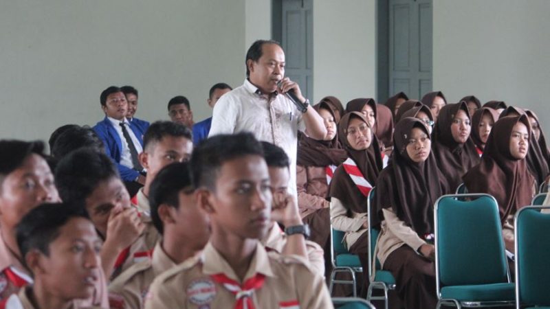 PELATIHAN MENULIS DENGAN METODE FREE WRITING (SMAN 1 NGADIROJO)