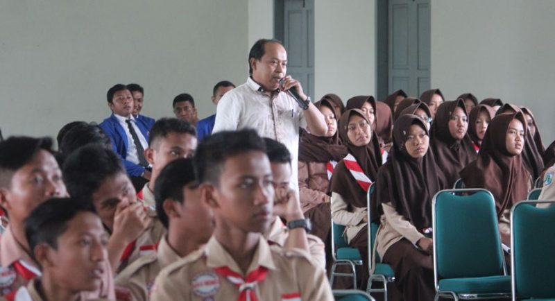 PELATIHAN MENULIS DENGAN METODE FREE WRITING (SMAN 1 NGADIROJO)