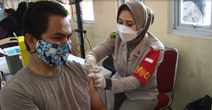 Bersama Aliansi BEM Nusantara, Polda Banten Gelar Vaksinasi Massal