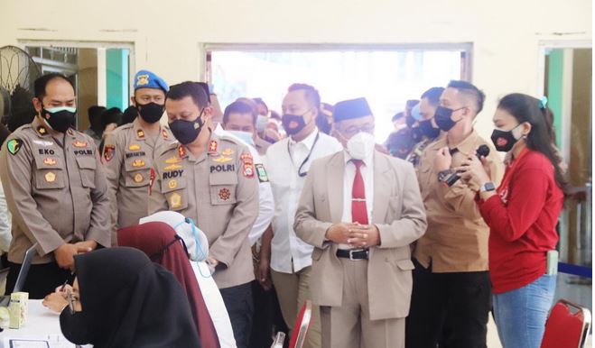 Rektor UIN SMH Banten Apresiasi Kekompakan TNI-POLRI Dalam Pelaksanaan Vaksinasi Bagi Mahasiswa