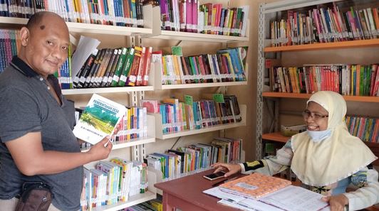 Perpustakaan Desa Srandil Ponorogo Bertahan dalam Derasnya Informasi Digital