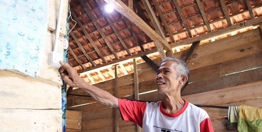 Tersambung Listrik PLN, 159 Keluarga di Pesisir Barat Lampung Kini Makin Produktif