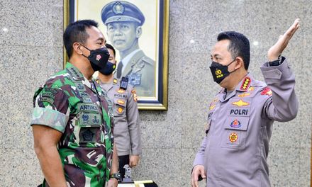 Bertemu Panglima, Kapolri Pastikan Sinergitas dan Soliditas TNI-Polri Ditingkatkan