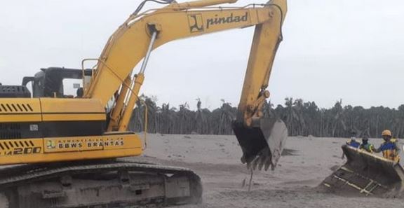 Kementerian PUPR Salurkan Sarana dan Prasarana Air Bersih dan Sanitasi Bencana Erupsi Semeru