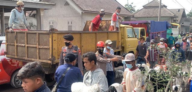 Polri Gelar Operasi Kemanusiaan Aman Nusa II Tanggulangi Erupsi Gunung Semeru