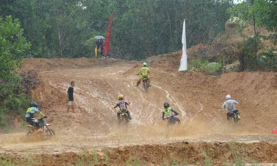 Pangdam XII/Tpr Buka Lomba Grass Track Trail Peringatan Hari Infanteri