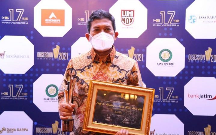Ali Ghufron Mukti Menerima Penghargaan “Obsession Awards 2021”