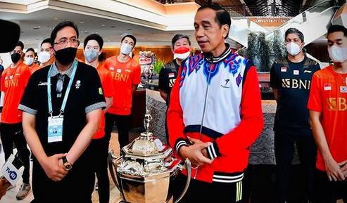 Presiden Jokowi Bertemu  Punggawa yang Berhasil Jadi  Juara Piala Thomas 2021