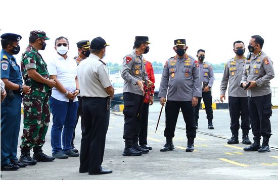 Tinjau Pelabuhan Benoa, Kapolri Minta Proses Prokes Hingga Karantina PPLN Diperketat
