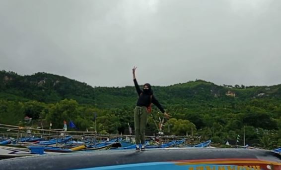 Pesona Pantai Teleng Ria Pacitan