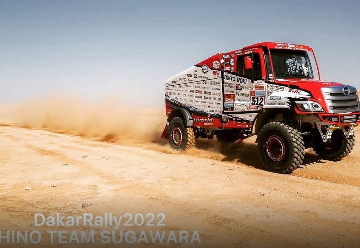 Tim Hino Sugawara Mengikuti Dakar Rally dengan Truk Balap Seri HINO600  Racing Hybrid System