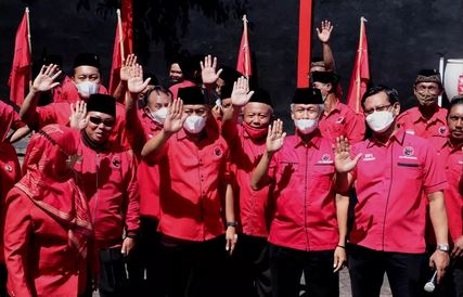 Semarak HUT PDIP ke 49, DPC PDIP Ponorogo Gelar Upacara Hingga Bagikan 49 Tumpeng