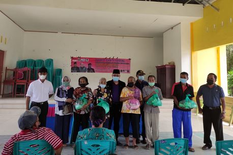 Tutup Tahun 2021, Yayasan Sarupa dan PPWI Berbagi Sembako di Mori Atas