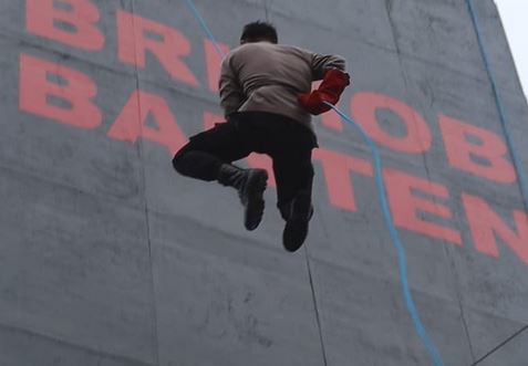 Satbrimob Polda Banten Latihan Rappeling di Tower Wira Satya