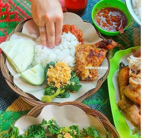 Ayam Panggang Mbok Cimplek, Jatipura, Karanganyar