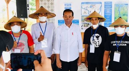 Petani Sampaikan Harapan Kehadiran bendungan Randugunting Dihadapan Presiden Jokowi