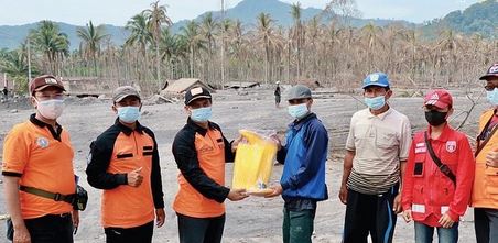 Wakil Rektor 3 UNS Pimpin Langsung  Penarikan Tim Satgas Bencana Semeru