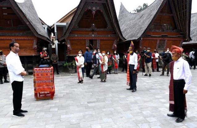 Jokowi Resmikan Penataan Kawasan Huta Siallagan, Samosir